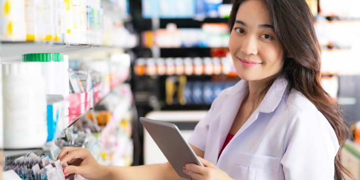 Benefits of Enrolling in a Pharmacy Assistant Program