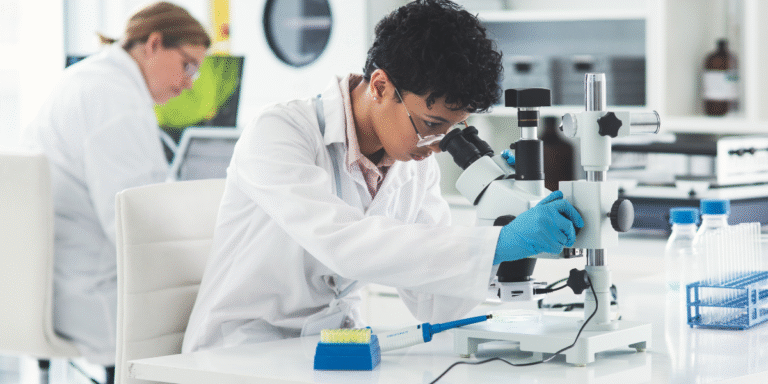 Why Healthcare Programs in Canada Are a Smart Career Choice
